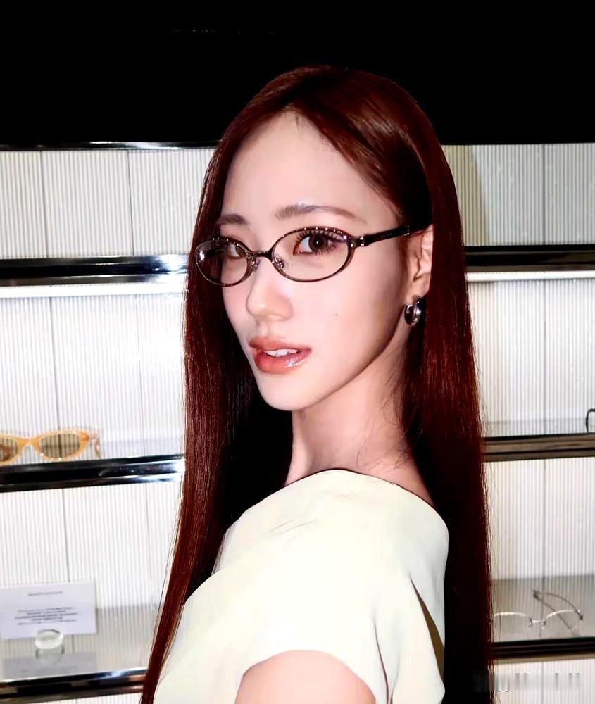 小S这回是打错算盘了吗？她砸重金力捧女儿Lily，想让她复刻当年的大S，结果Li