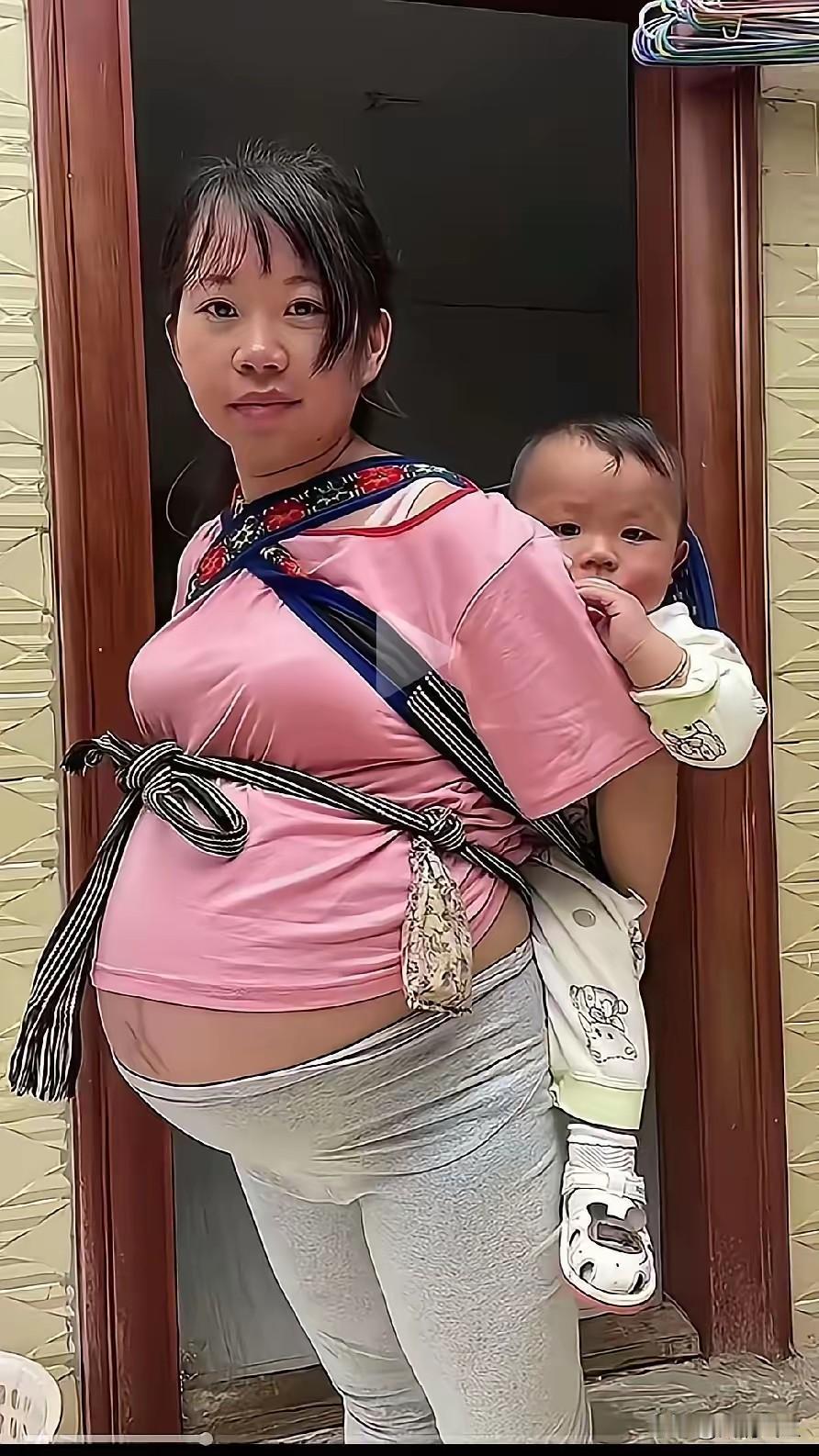 这几天我刷抖音看到一个女的在发视频，说自己老公在外面挣钱，自己在家带小孩，怀了一