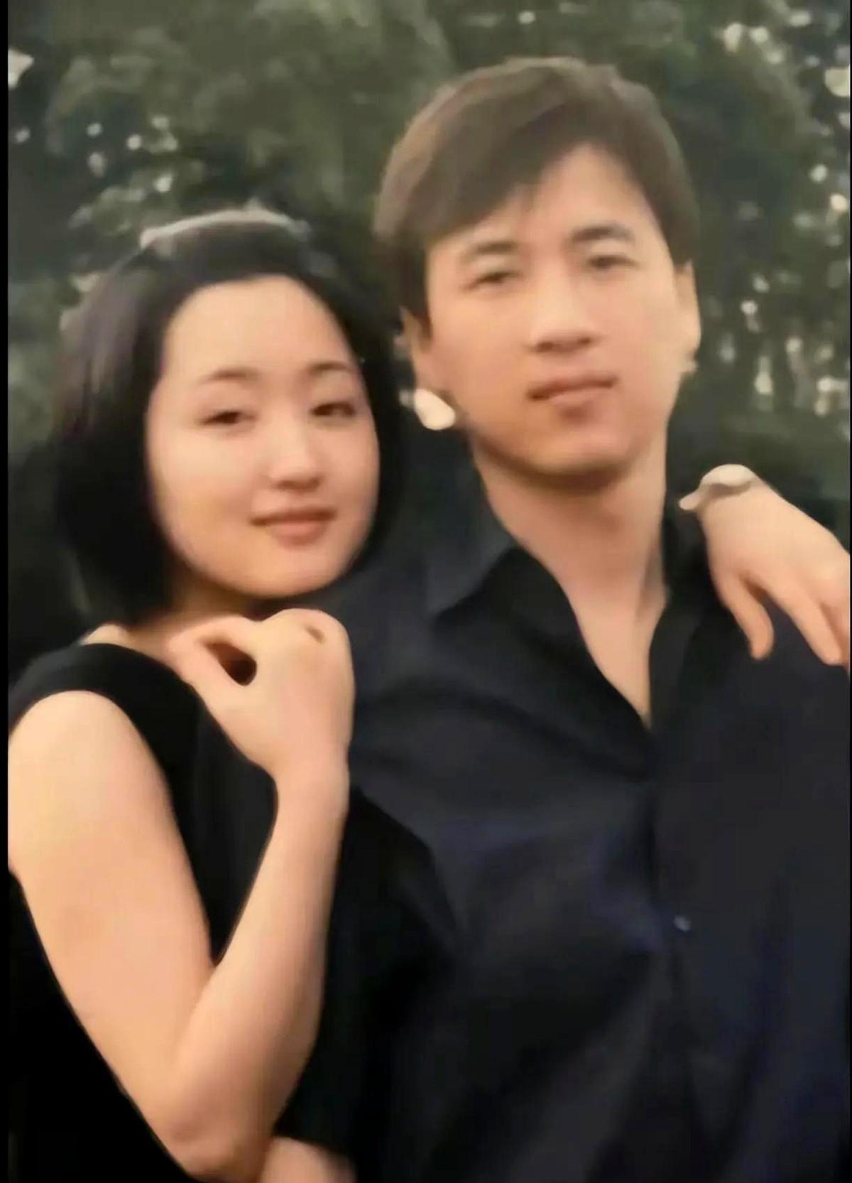杨钰莹一定是一个痴情的好，赖文峰出事后被关了那么多年，从来没有听过她有新恋情，或