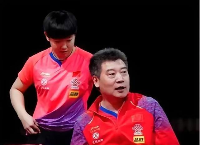 孙颖莎不笑的时候，训练馆里能听见球拍抽空气的响。她不是天生好脾气，是每天被自己