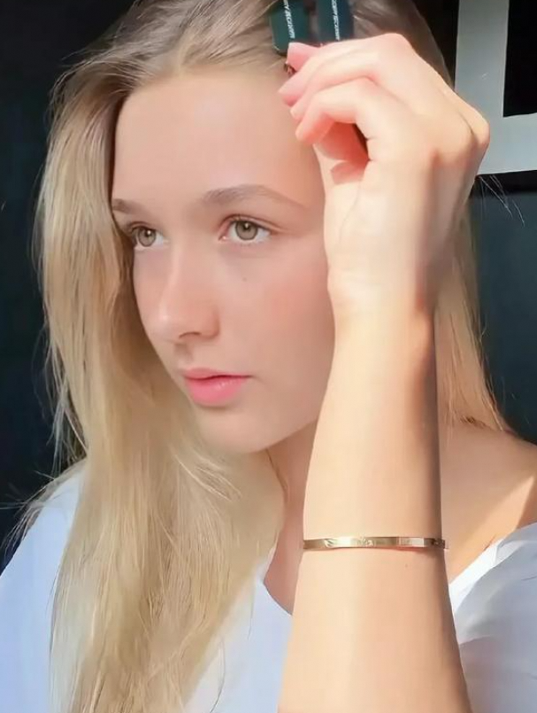 贝克汉姆女儿小七惊艳蜕变，颜值碾压哥哥们！