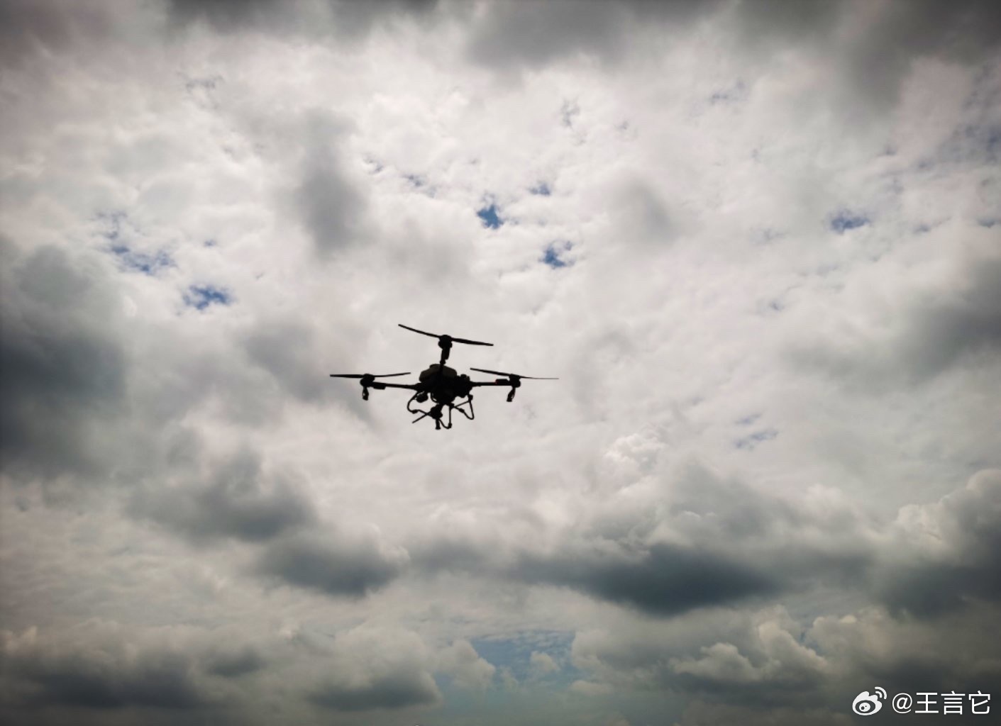 ‼️纽约时报：乌克兰打造军事物资的“亚马逊”电商平台，让前线指挥官直接从该平台