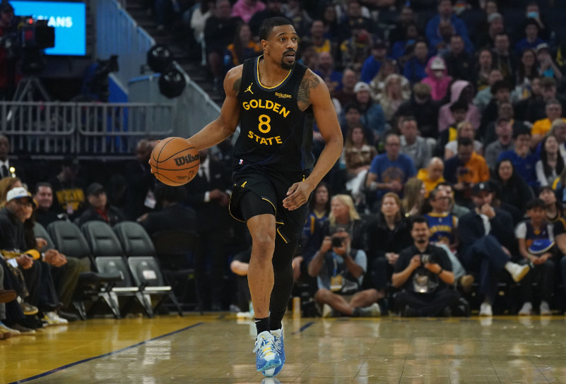 明天上午7点半，勇士客场挑战活塞。根据球队记者DaltonJohnson报道，