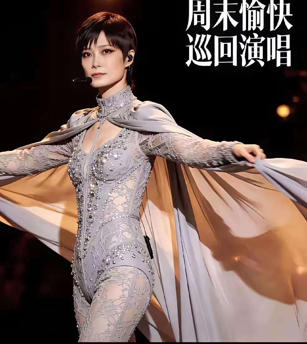 李宇春这么多年身材一直保持的很好！关键，春春的化妆师真的很赞！妆容每次都很出镜