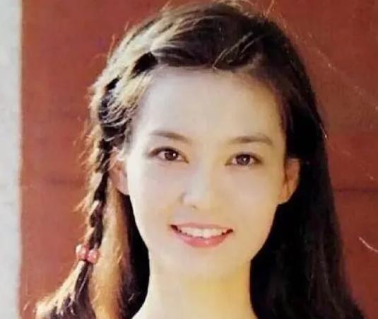 1979年，潘虹和米家山结婚一年，就跟导演杨延晋传出绯闻。杨延晋的妻子一怒之下把
