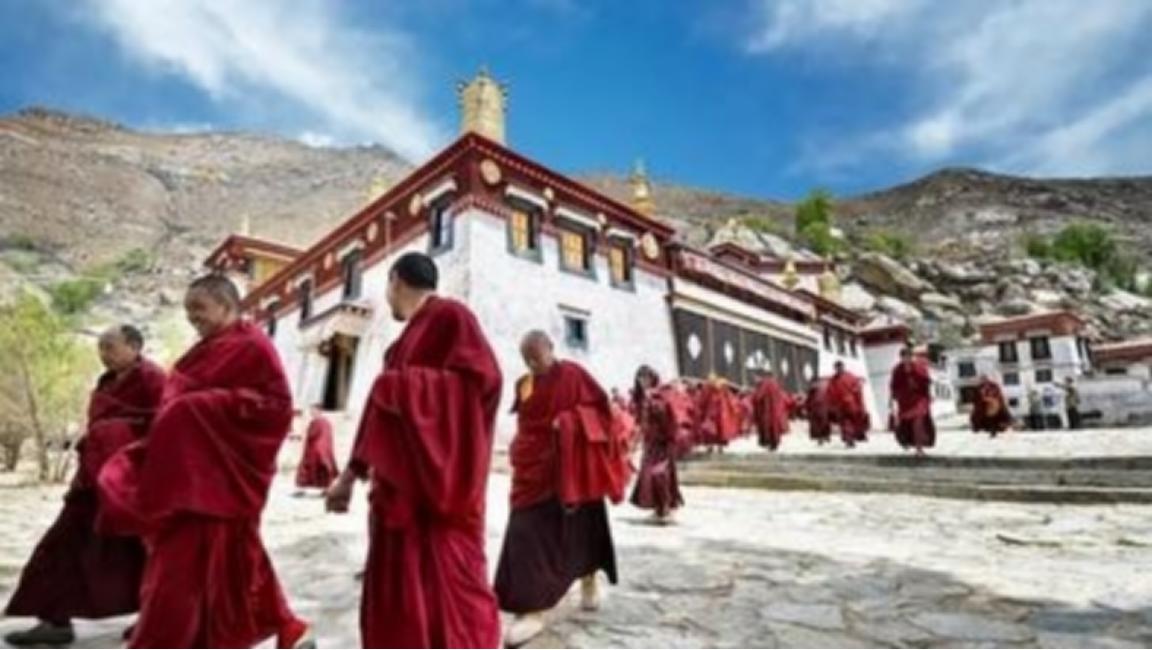 西藏的问题，唐朝整不明白，元朝整不明白，明朝也整不明白，但是硬是让清朝给整明白了