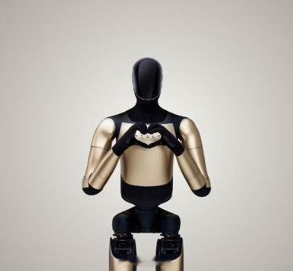 马斯克称力争每年发布一款机器人【马斯克宣布第三代擎天柱今夏投产】特斯拉CEO