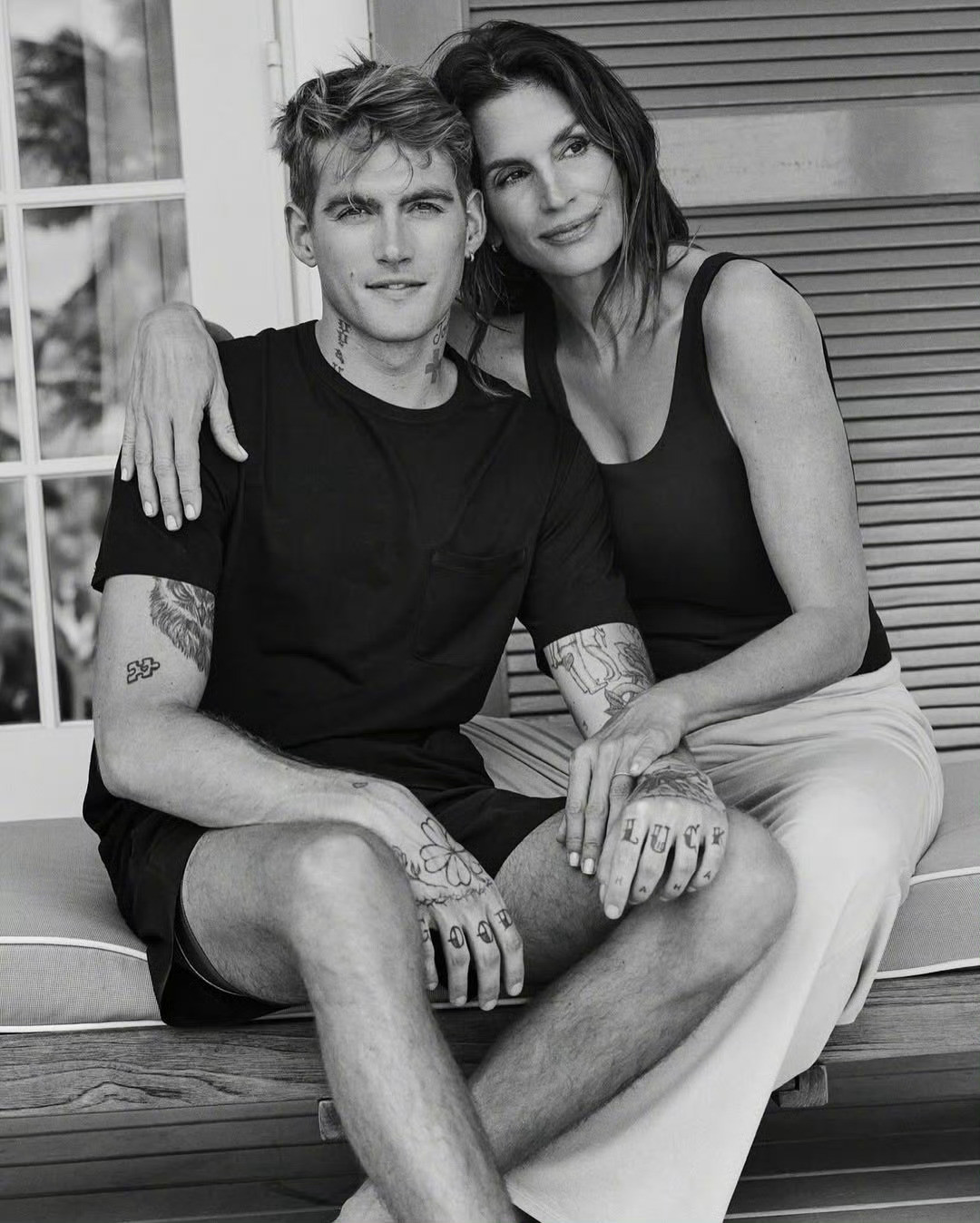 #辛迪克劳馥之子去世#普雷斯利·格柏（PresleyGerber）去世，年仅27岁。他是传奇超模辛迪