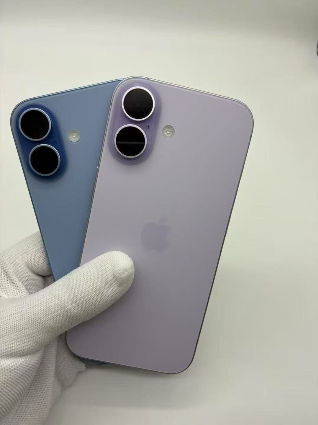iPhone17美版开孔跟去年16一样，依旧完美！但是17Pro系列美版目前就