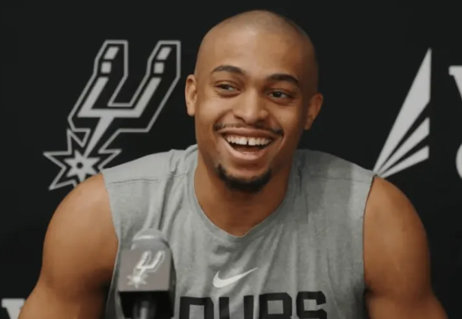 NBA常规赛，马刺主场126-123战胜森林狼。全场比赛，马刺球员凯尔登-约翰