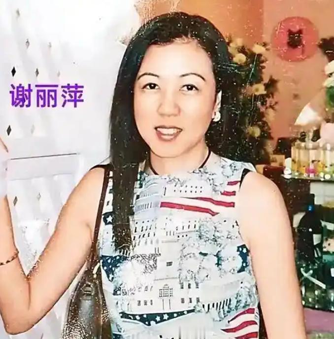 2005年，香港一名美女珠宝商在家门口遭蒙面人袭击。临死前她跪地哀求：“我给你四