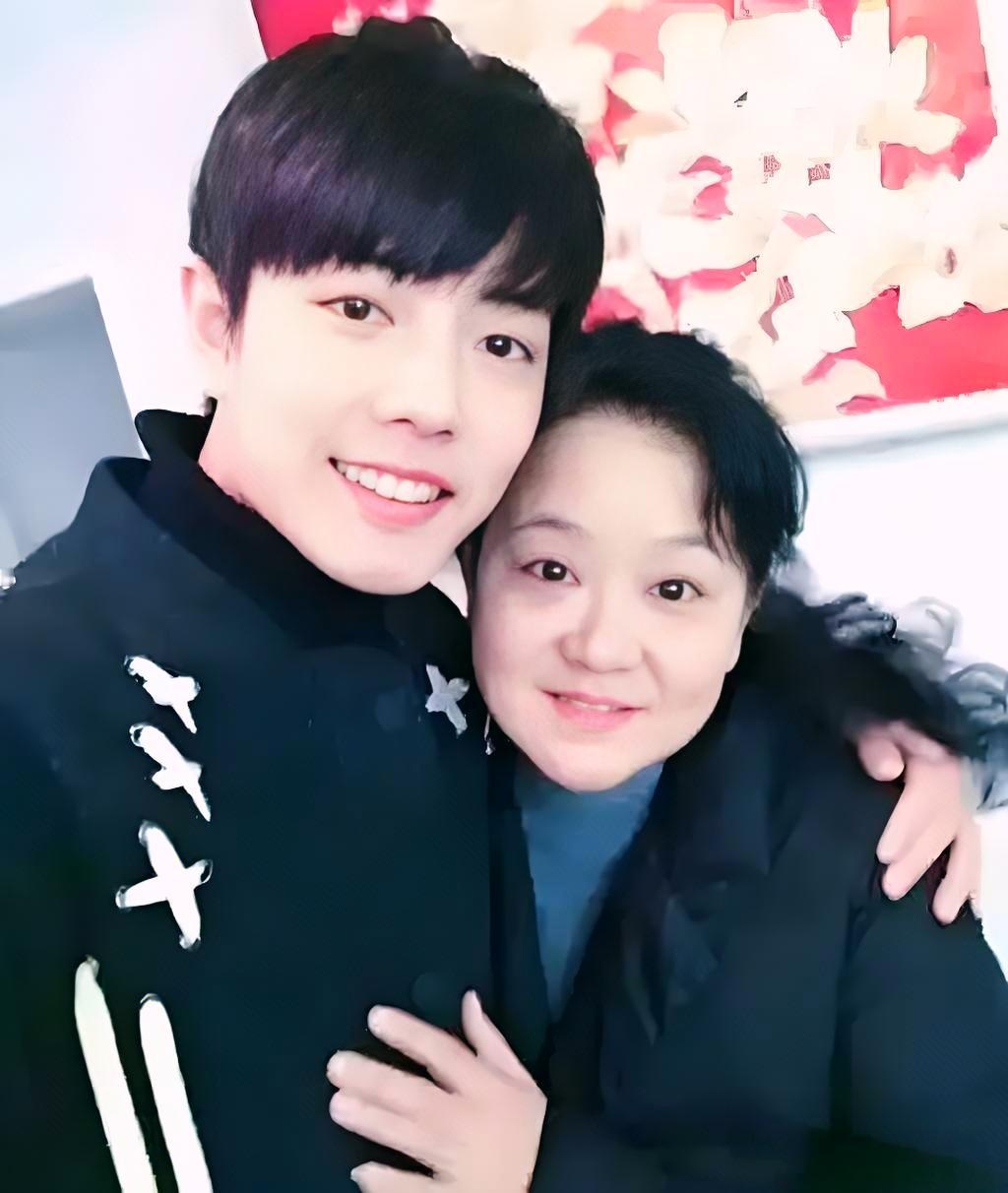 这三位当红男星把妈妈藏得也太好了吧！世上只有妈妈好，有妈的孩子像块宝。就算你