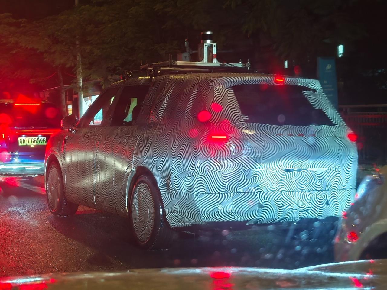 小鹏G01要来了！全尺寸SUV明年参战，这波"科技堆料"能打吗？[吃瓜]