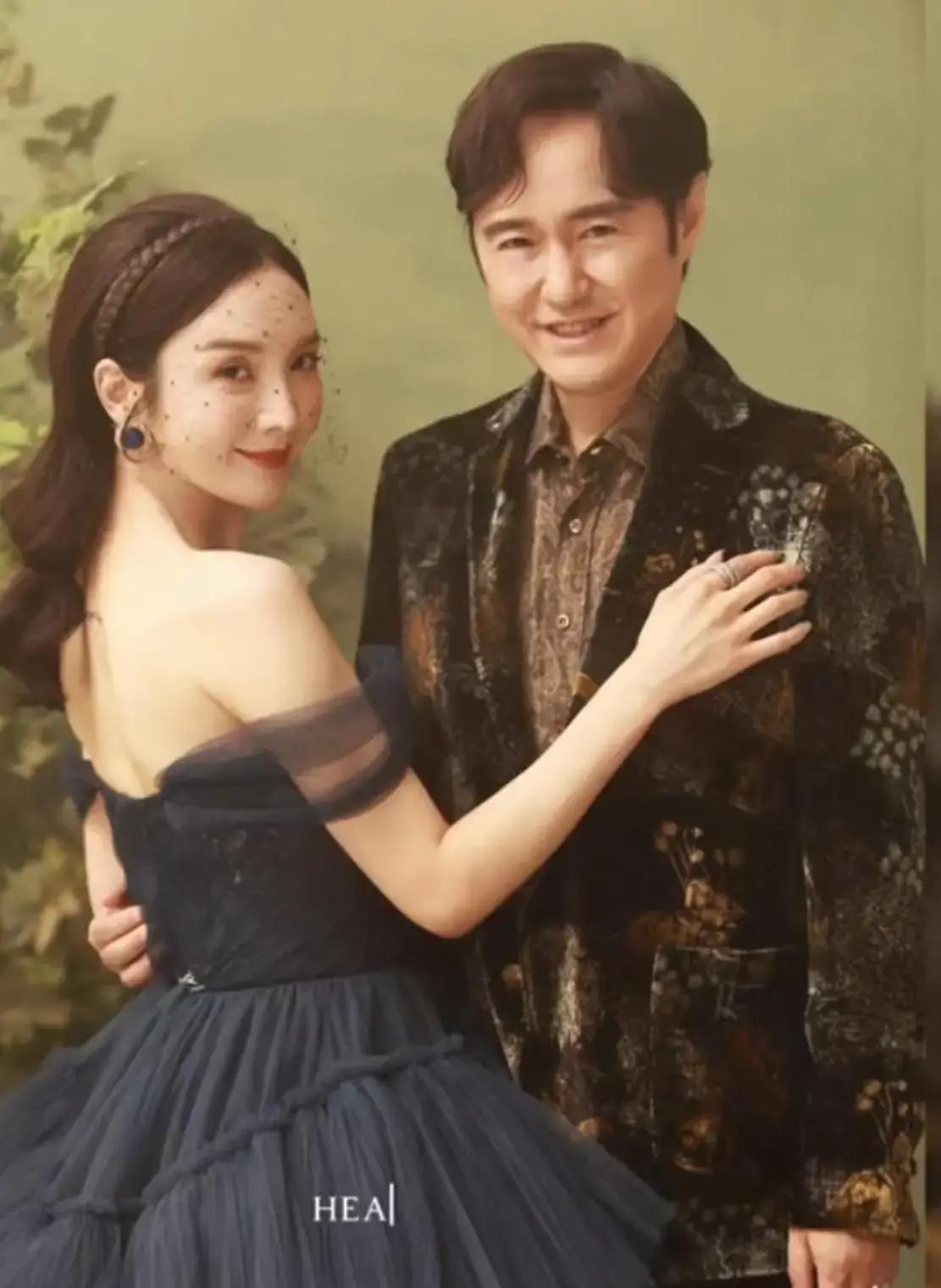 最近娱乐圈爆了个低调到炸裂的消息：51岁的实力派演员冯雷，原来早就结婚八年了！老