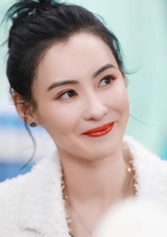 张柏芝让员工带薪休假一个月据消息，港星张柏芝被爆再拉大宠员工程度，给员工发了超