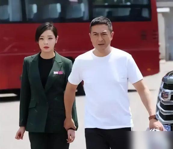 跟张嘉益演了8次夫妻，拿过金鹰奖，观众还是叫不出她名字。王维维，就是那个总演