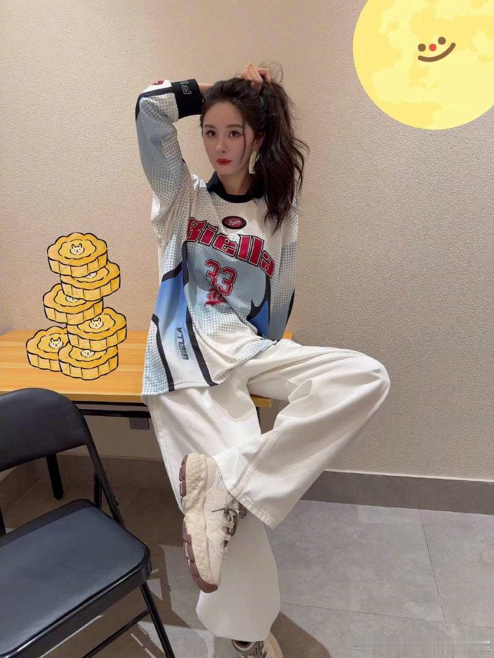 杨幂帅是一种感觉谁能拒绝又美又帅的杨幂啊！利落的造型搭配强大的气场，每一个瞬间