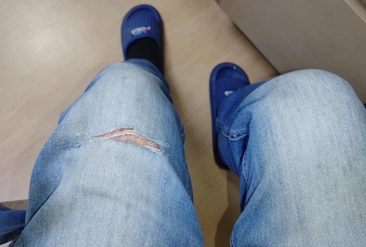 这条牛仔裤是前年休假时，和老婆逛街，在海澜之家一起买的，薄款的，夏天穿着非常的舒