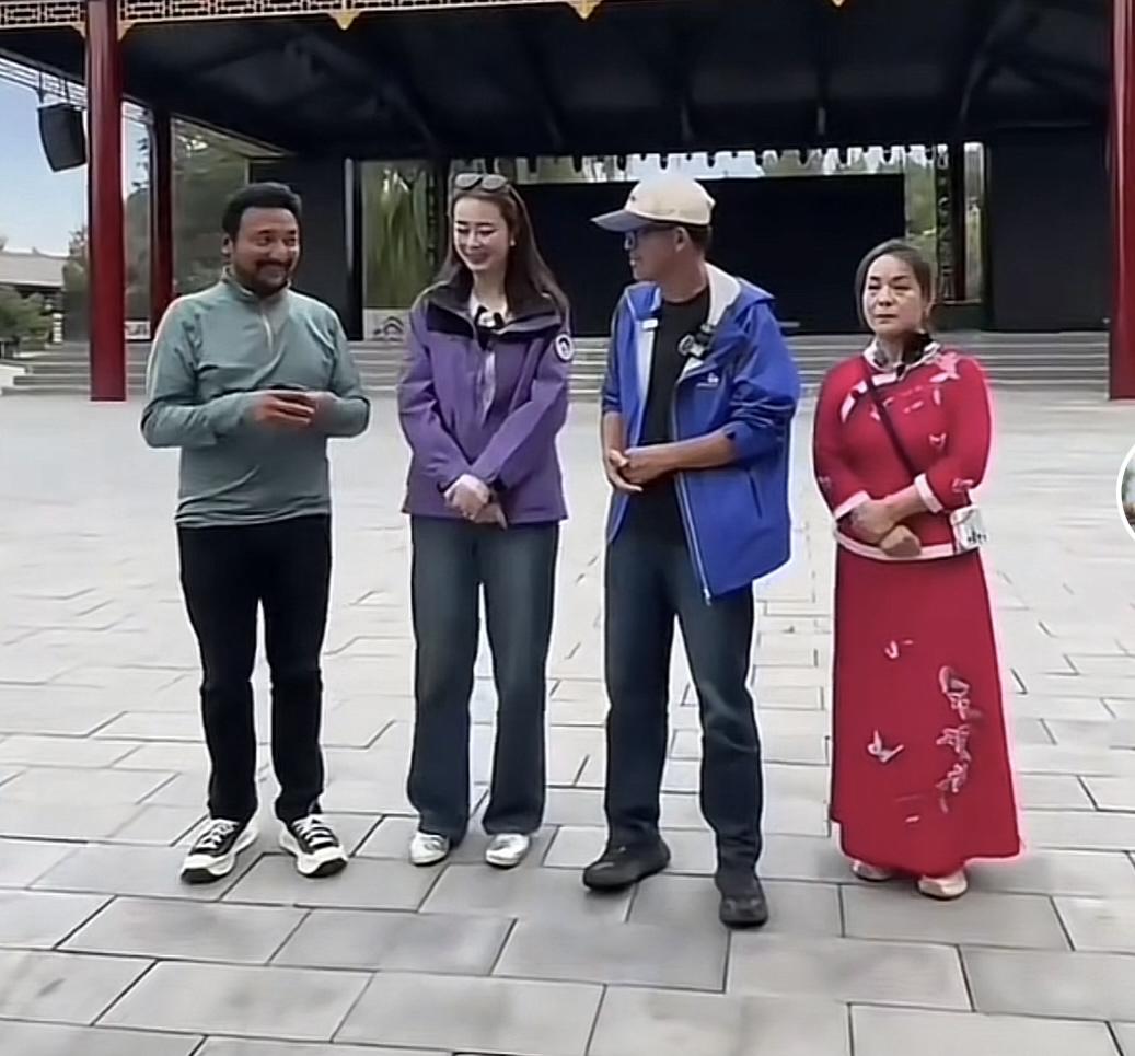 铁公鸡从来不会觉得自己蠢，他只会认为你们蠢，这是他的认知，以前东方甄选火了，他觉