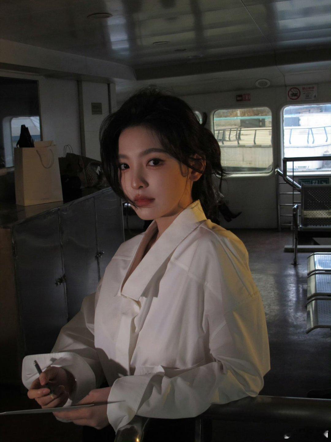 章若楠好美好美，姐姐就这么闪耀微博之夜