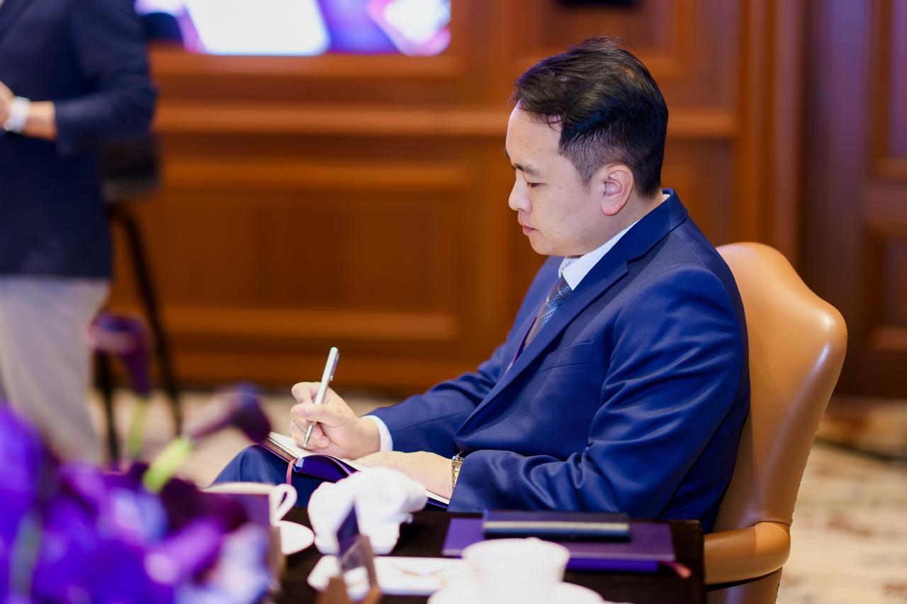 超越豪车,尊界S800是圈层认同更是价值互认在信息过载的时代,稀缺的不是产品,