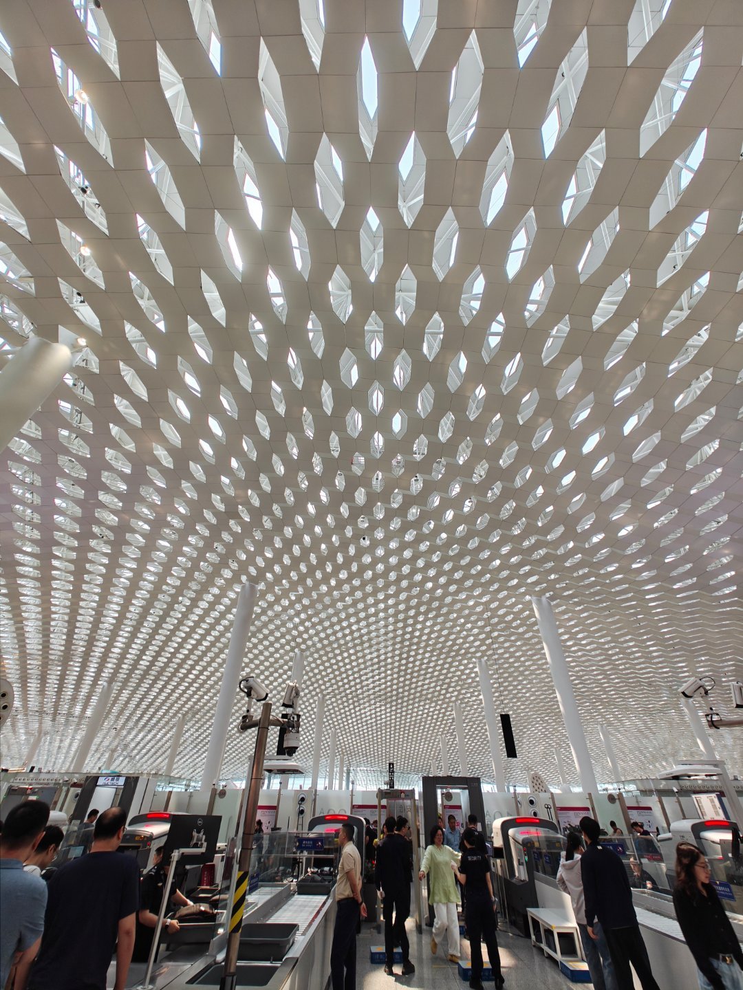 深圳宝安T3机场的安检效率真高！是我目前过过的所有安检里，最快最爽的！深圳·深