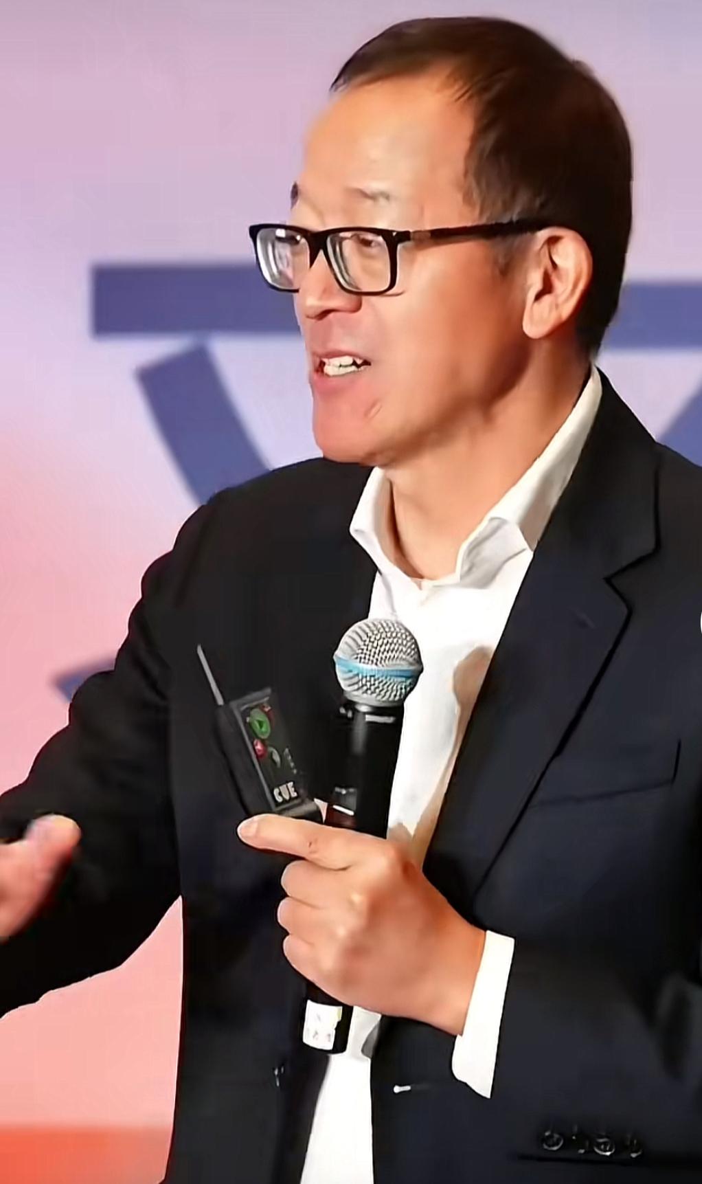 3月19日，在东方甄选首届供应商交流峰会上，东方甄选CEO孙进首秀。孙进在发