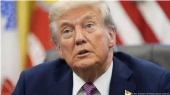 特朗普今天（北京时间11月18日）表示，我们美国愚蠢地把芯片市场输给了台湾。美国