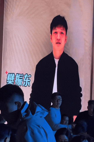 今天刘雨辰黄雅琼举办结婚喜宴，樊振东带着力他铁打的“新婚快乐，百年好合”来啦！