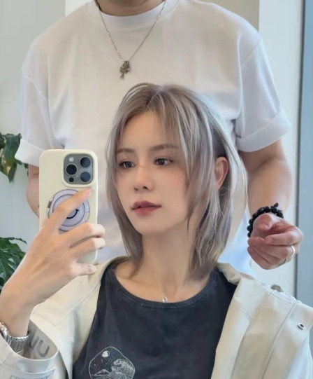 林峰媳妇现在长这样比以前的小女人形象看着好一些了张馨月以前打扮的比较傻白甜