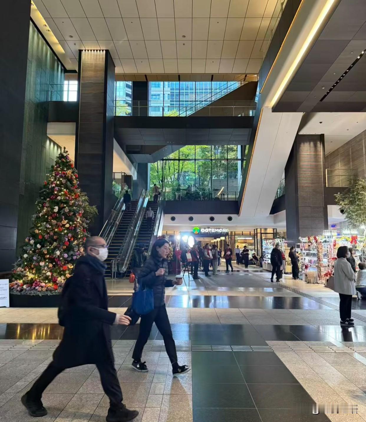 第一代外企人，正陆续离场！他们离场，却把职场底气留给了我们那批最早穿西装、