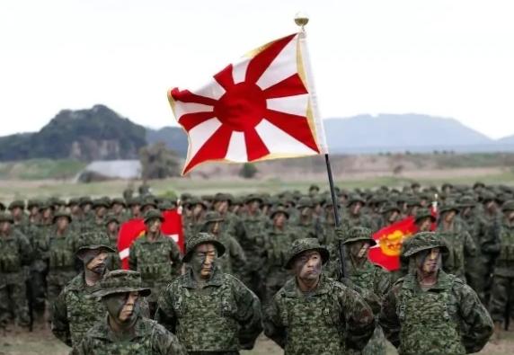 日本彻底疯了？很多人以为东京是在以卵击石，错了！真相是，日本正在复刻当年偷袭珍珠