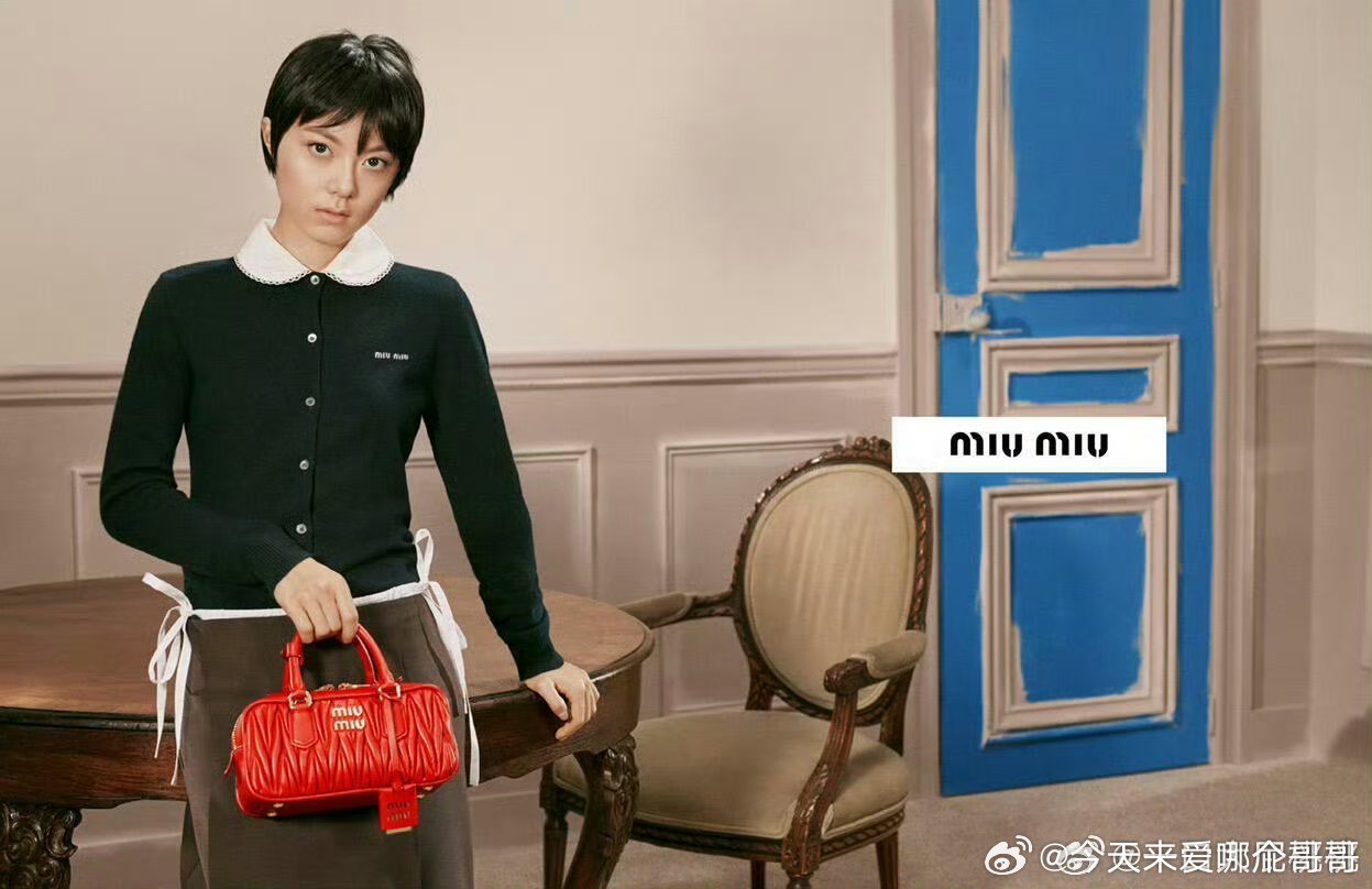 miumiu品牌大使赵今麦全新广告大片,由摄影大师StevenMeisel