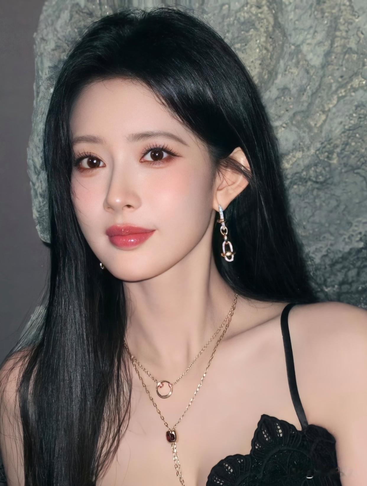 1.孟子义清楚不少观众吐槽她饰演的角色、妆造风格过于雷同，但她无意改变戏路。这