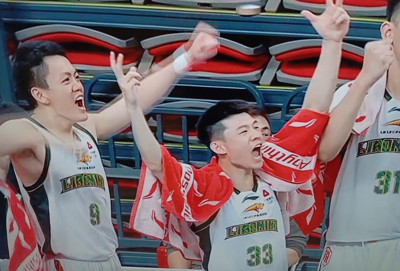辽宁男篮下半场这样打下去，杨鸣可能真的成精了。今晚，CBA第三轮焦点战，面对夺