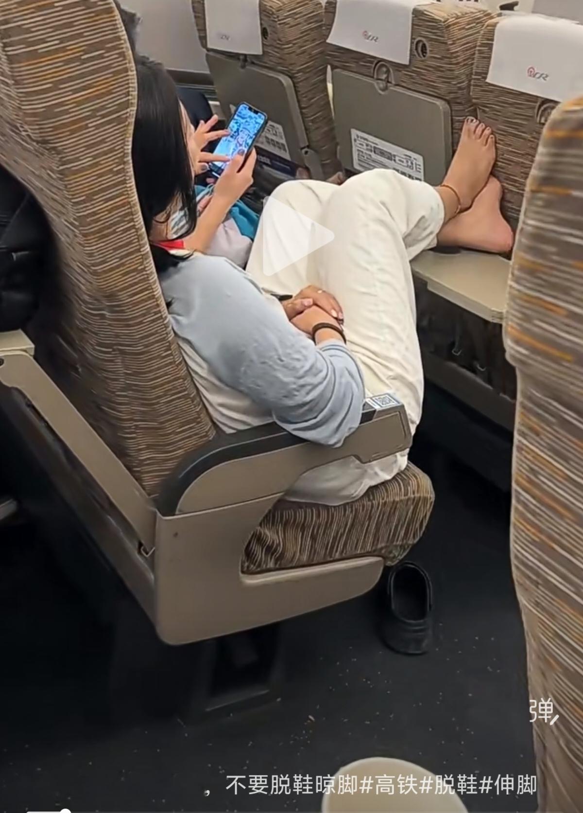 高铁上的这种行为，你怎么看？