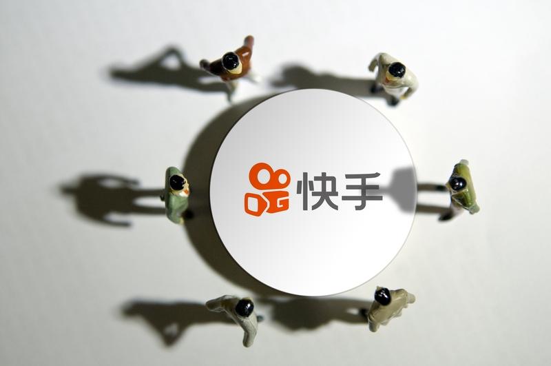 昨晚快手可真是“炸锅”了！大量直播间突发违规内容，色情影片、裸露敏感部位等不堪入