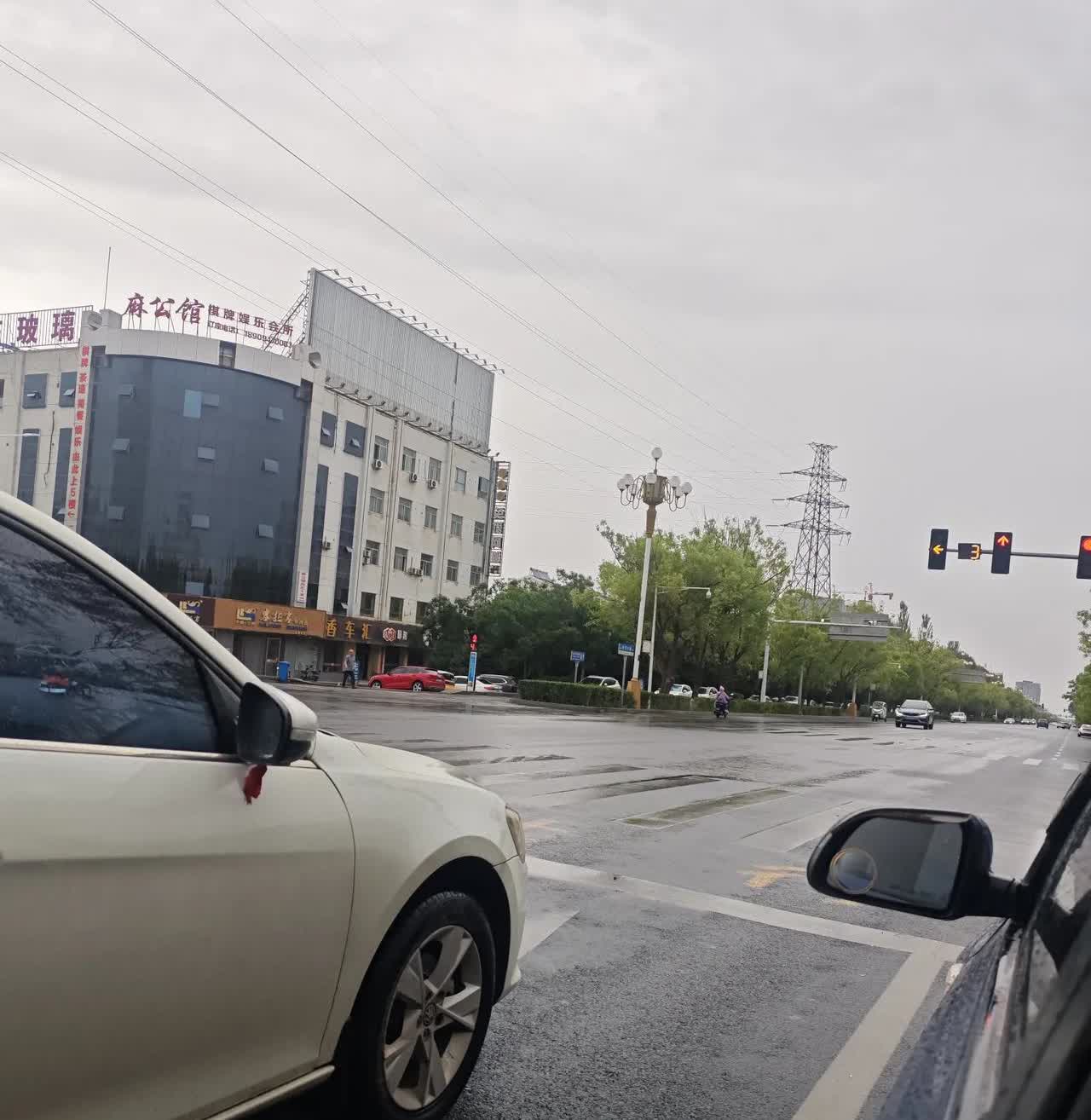 开车省油的好习惯你做对了几个?第一，启动后预热3分钟第二，轮胎气压2