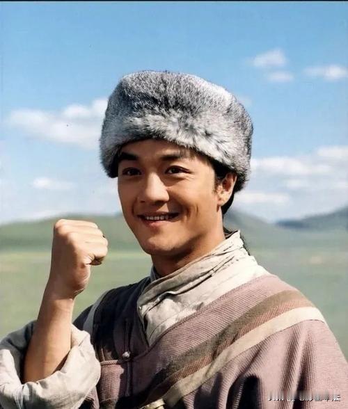 个人认为李亚鹏并不适合继续担任天使儿童医院的负责人，理由很简单，这份坚守虽然很让