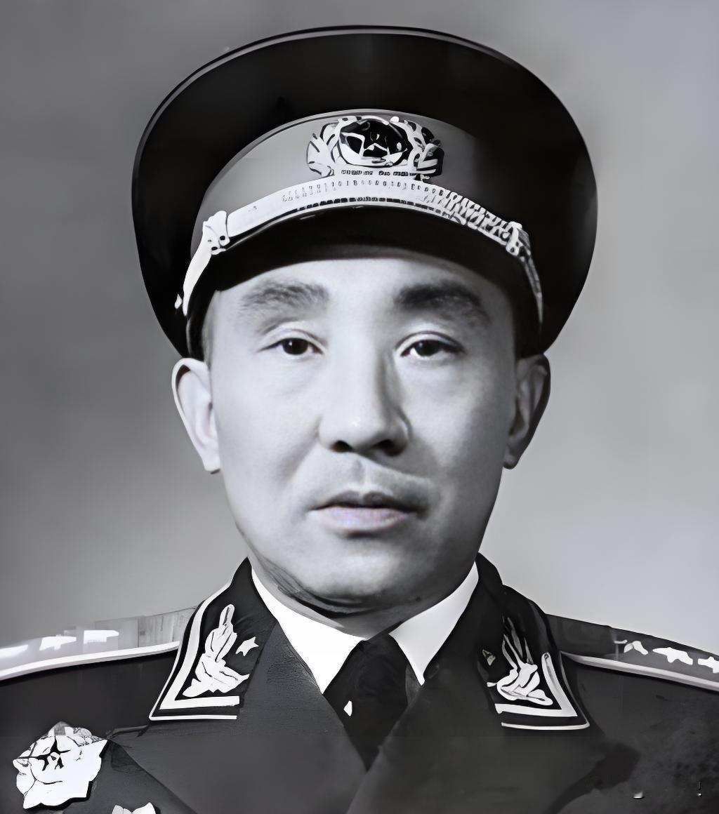 1958年，李聚奎重回部队任职，罗荣桓请示毛主席该授何衔，伟人思索过后直言，凭他