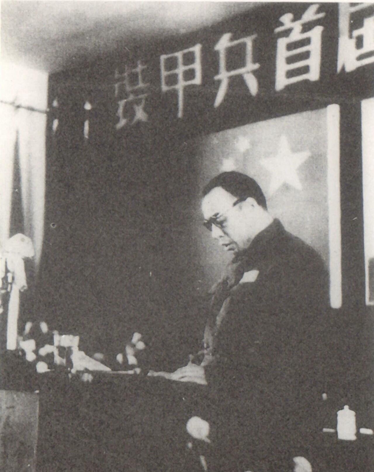 1953年12月，中国人民解放军装甲兵在北京召开首届功模代表大会，表彰朝鲜战争及