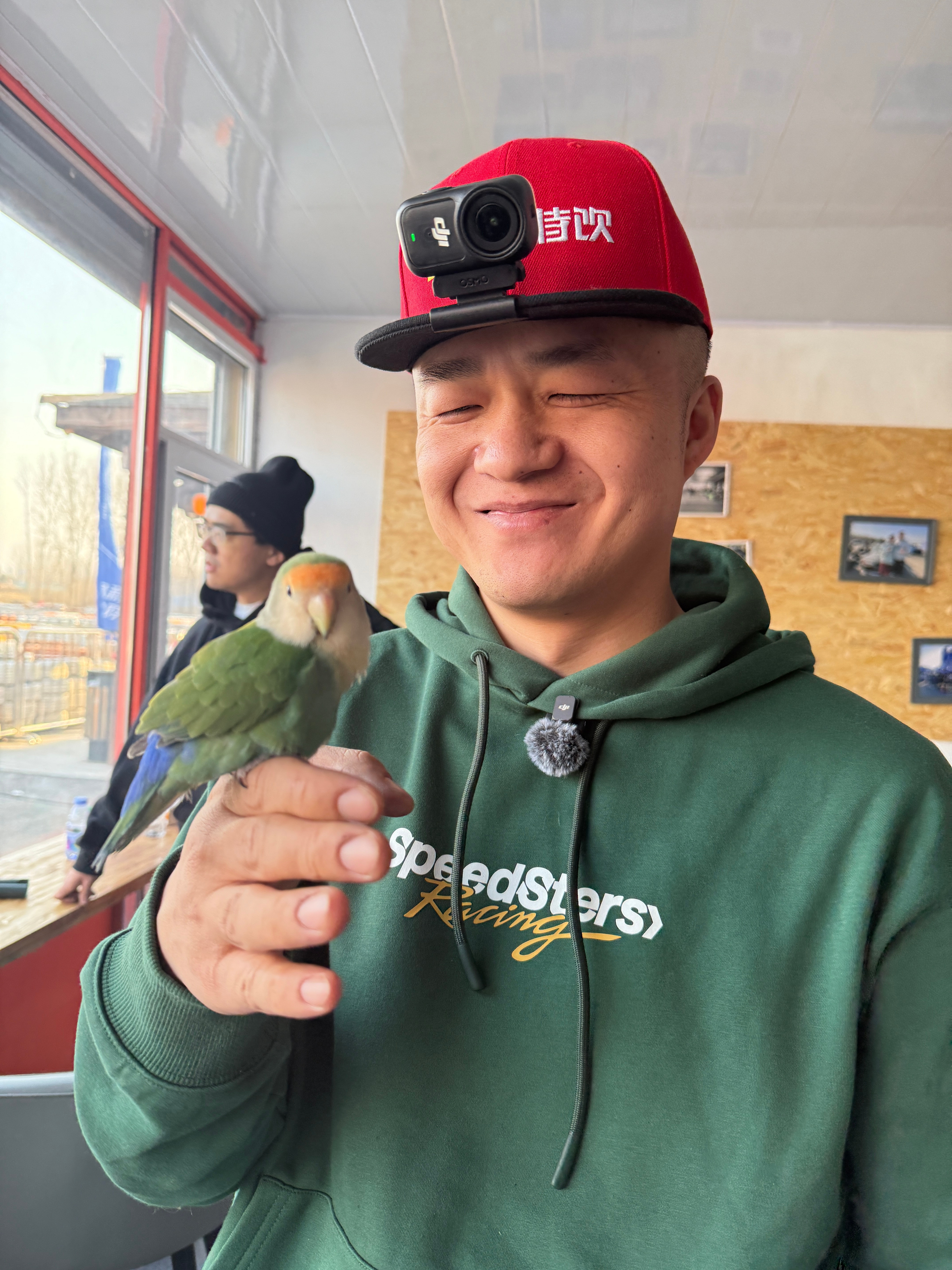 哈哈哈哈哈哈哈，难怪以前的满清旗人这么喜欢提笼遛鸟，有点意思……跟我身上这身衣服