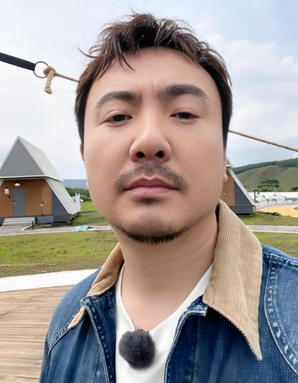 王牌对王牌9摇人吴彤从朋友圈摇到微博了王牌9开始摇人了，想继续守住综艺top