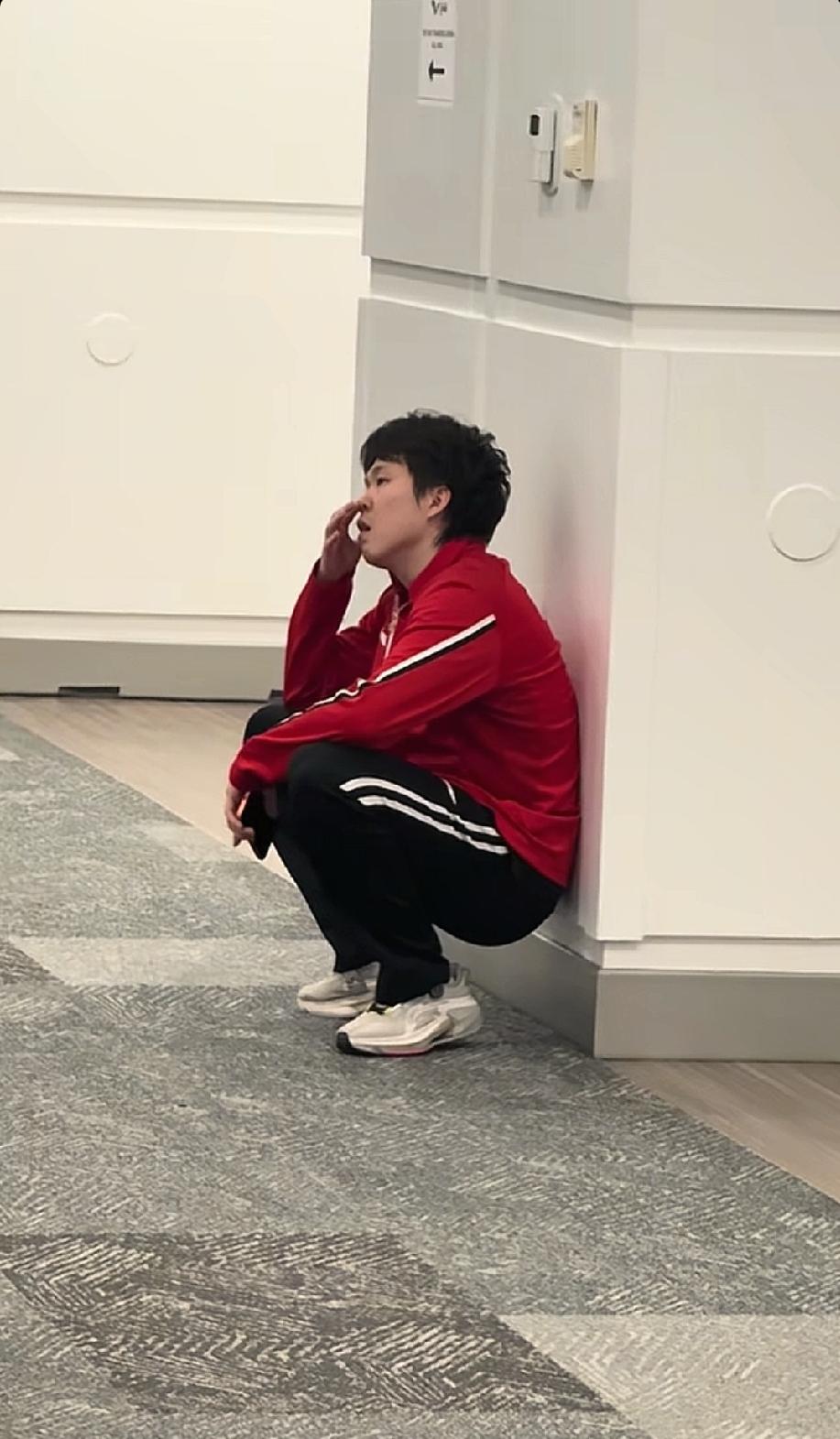 当林仲勋和申裕斌沉浸在胜利的喜悦中，当众人都沉浸在失利的遗憾中时，而王楚钦却失落