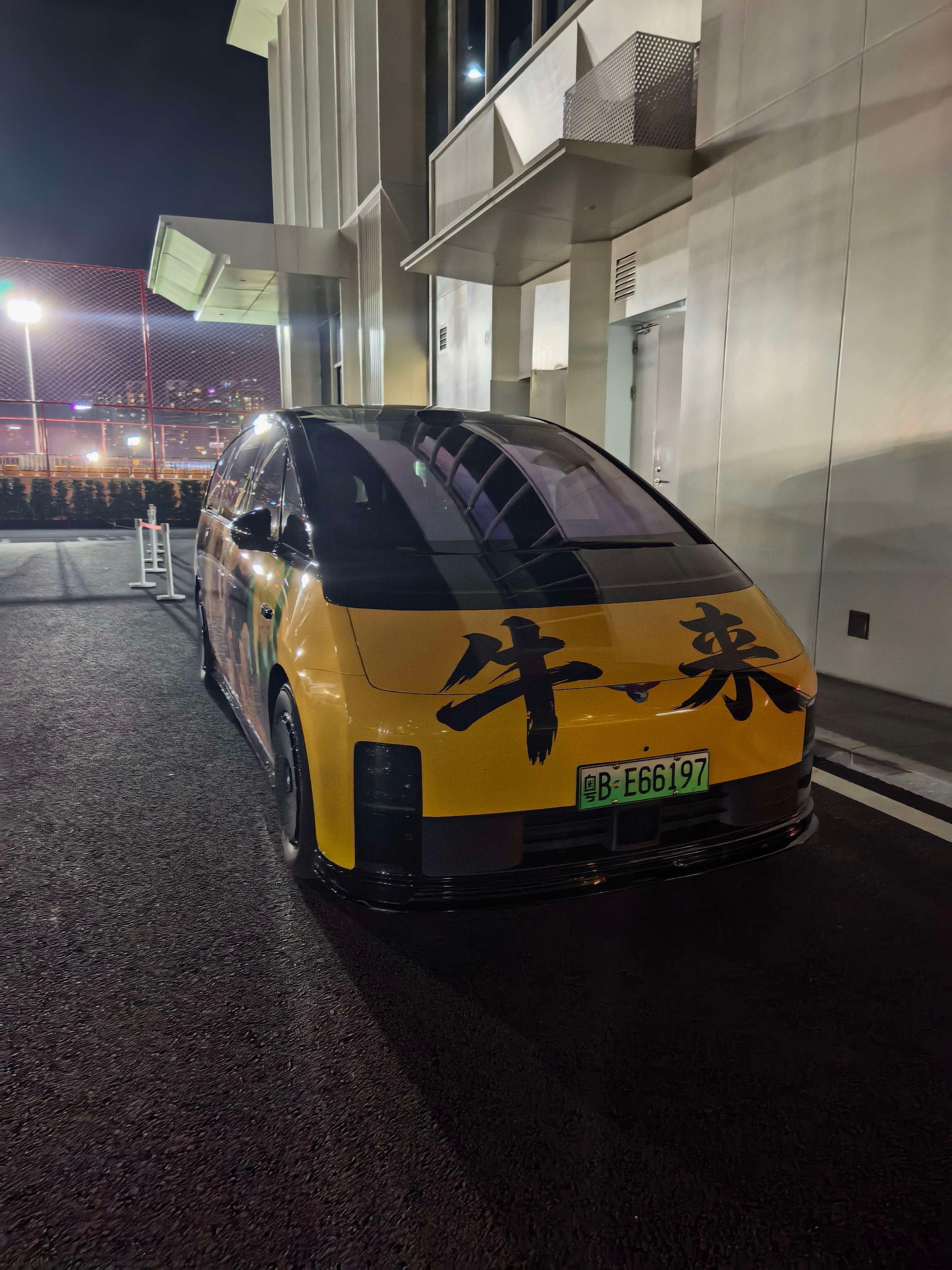 这妥妥的视觉污染了，改成这样建议直接推下海