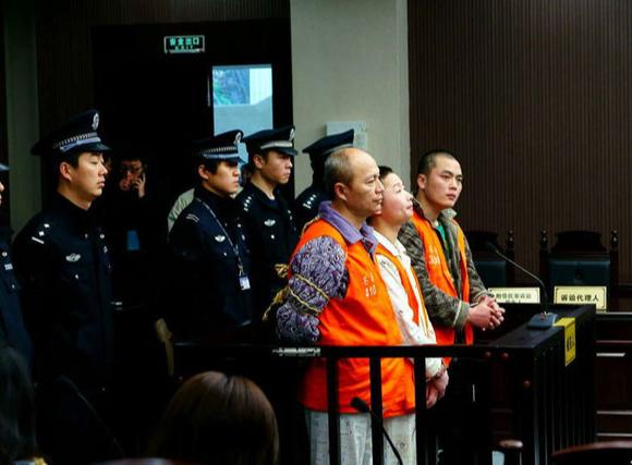 2010年，浙江温州一漂亮女警，被三名歹徒抢劫之后被追赶轮番凌辱，之后更是准备挖