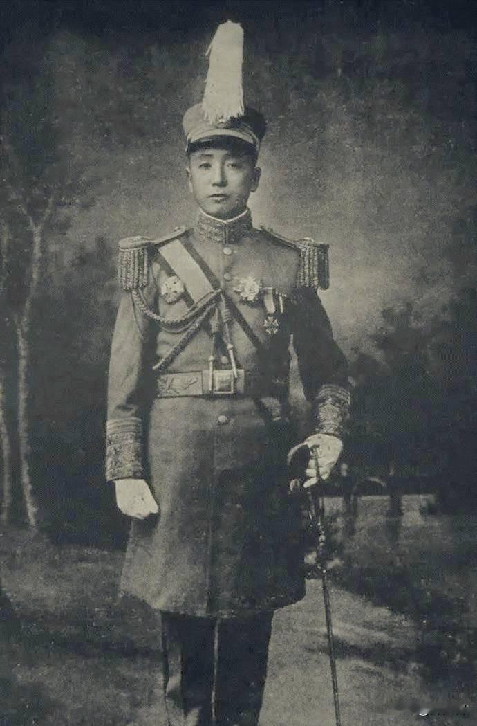 张作霖微服逛集市遇混混索费，一句反问竟改写两人命运张作霖张作霖微服逛奉天