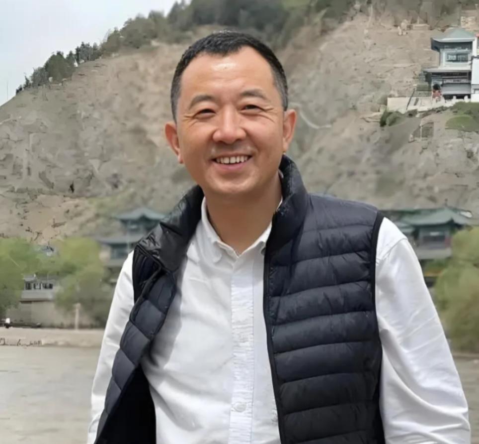 “你给老子滚！你只是个县委书记，你约老子十次，老子见你一次，就是给你脸！”这一句