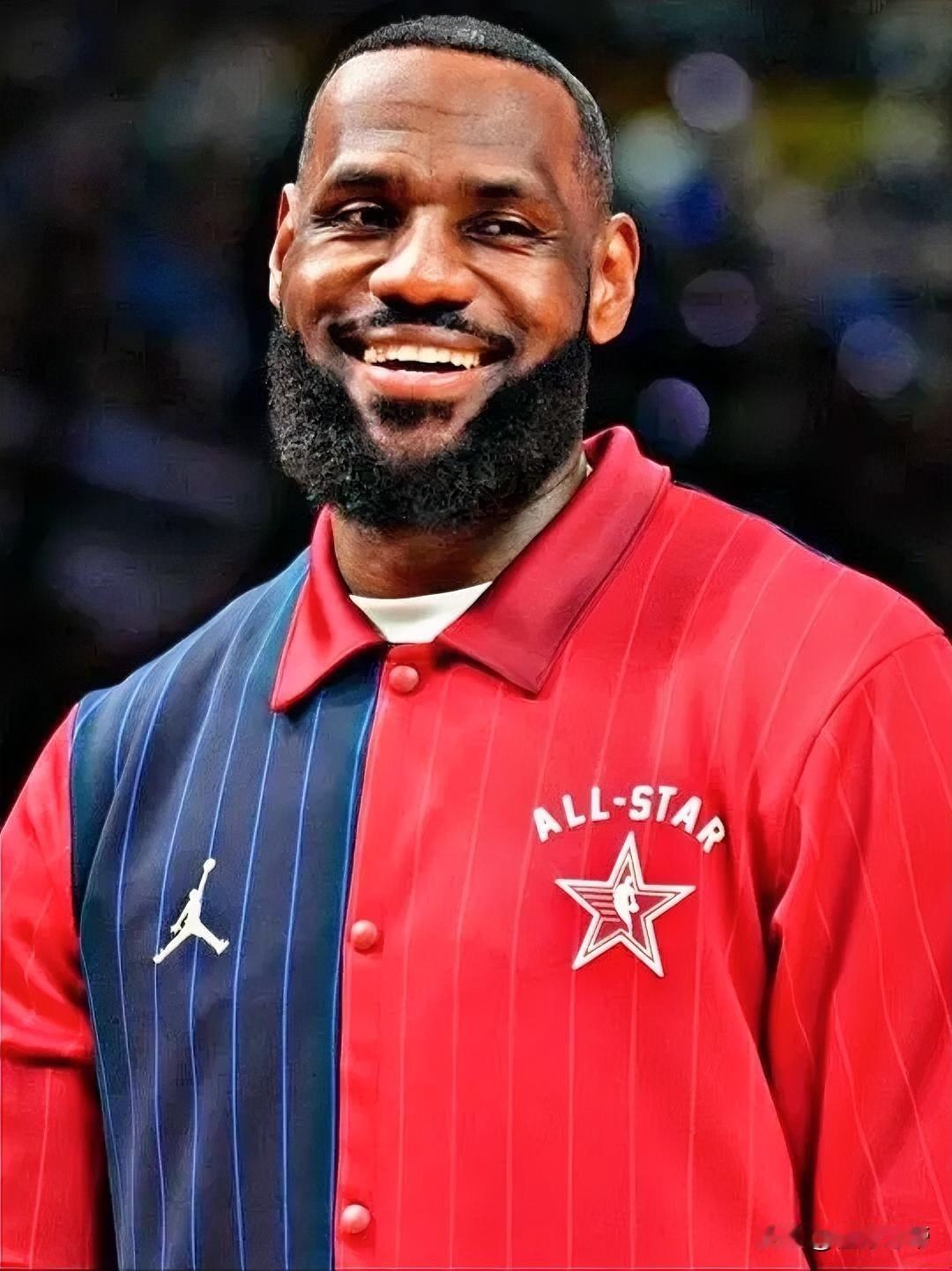 当年卡特把全明星首发让给了乔丹，今年有没有人让给詹姆斯呢？不出意外的詹姆斯落