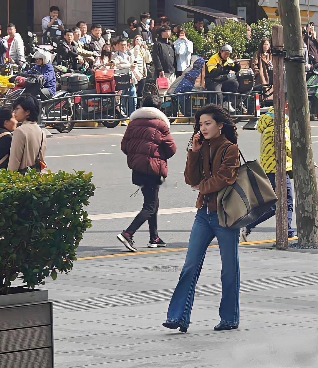 偶遇章‏若楠‎﻿⁠一次‏，你‎⁠就明白﻿‎‎了，‏明星的淡‎颜在﻿现实中冲击﻿‎